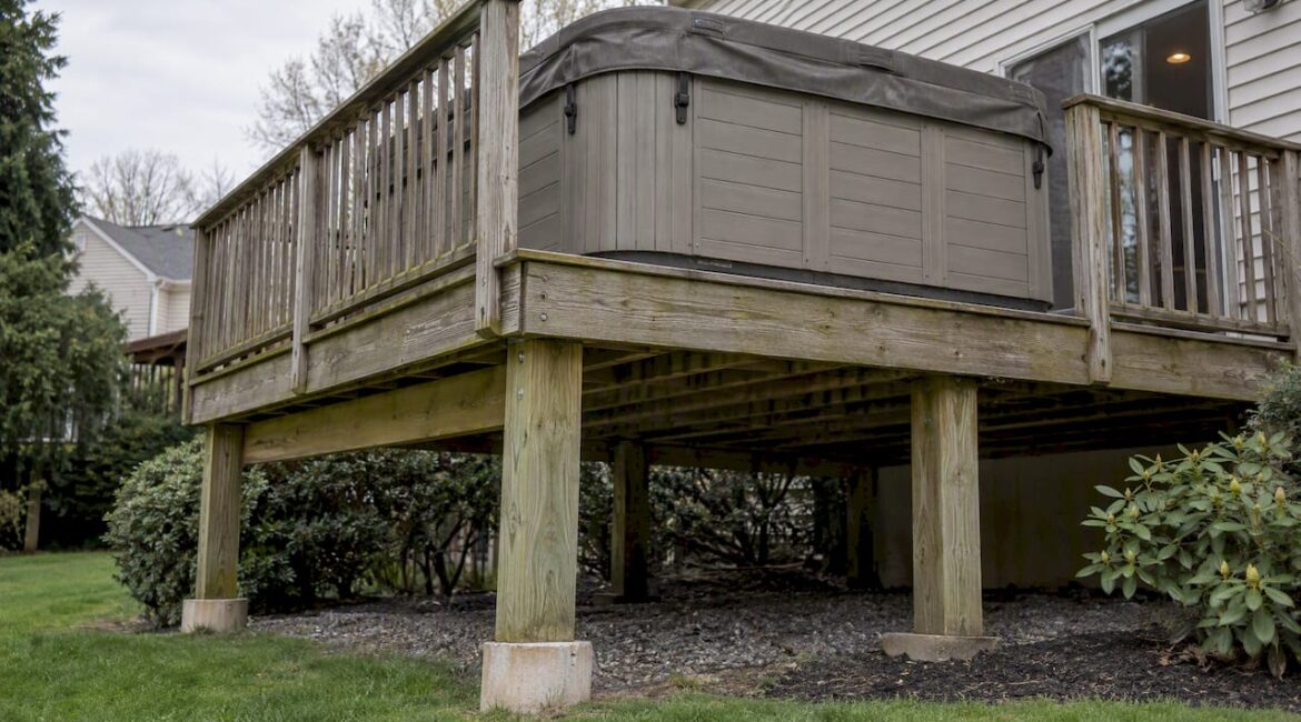 Hot tub on a structurally supported deck